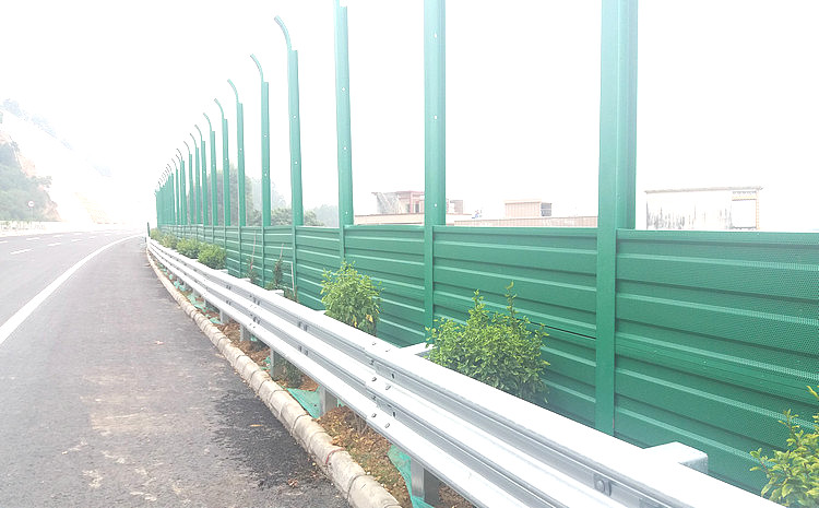 坡形路側聲障屏